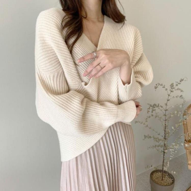 Women's Korean Style Cross V-Neck Sweater - Plain Color, Loose Design, Long Sleeve Knitwear for Autumn/Winter 2026.