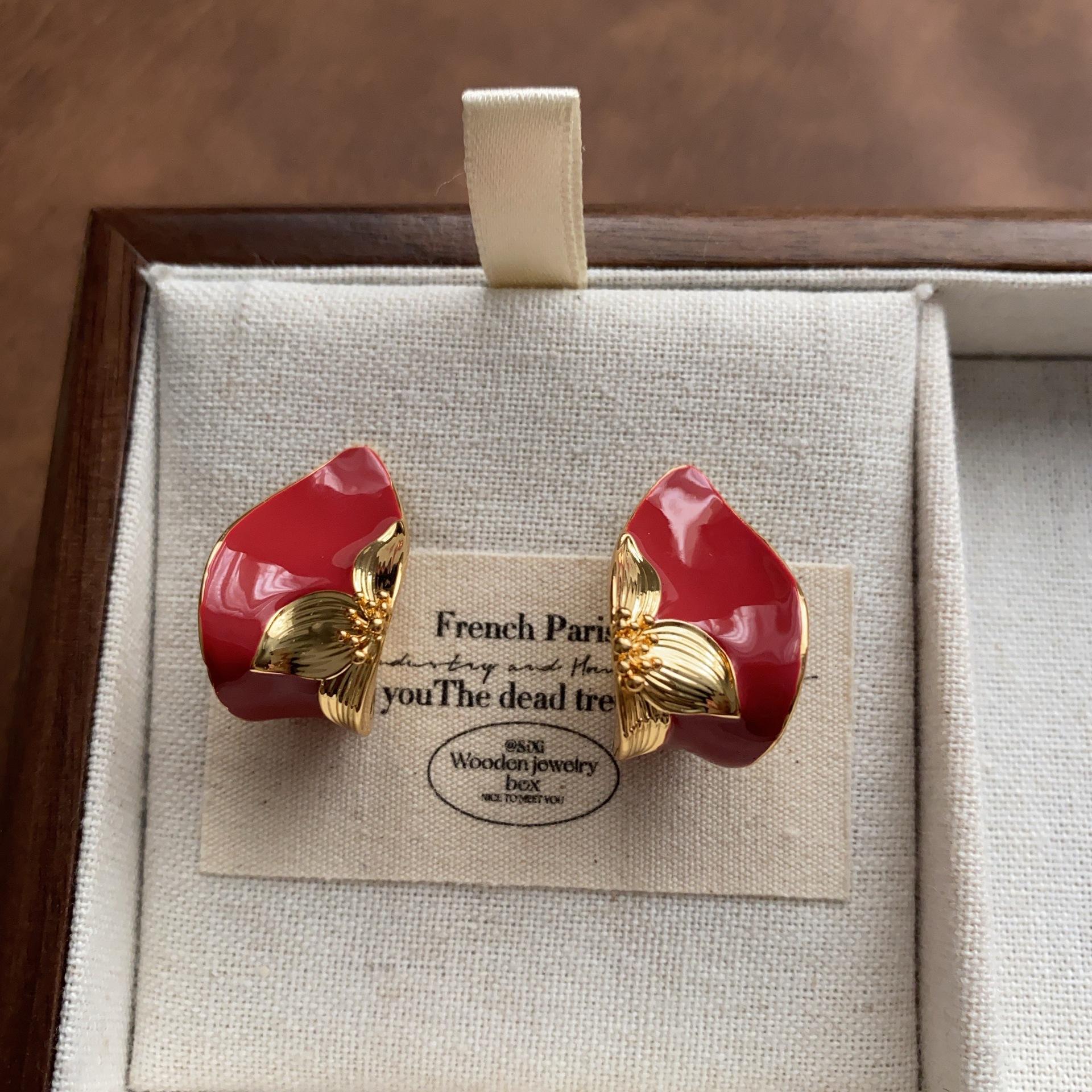 

New exquisite natural flower enamel stud earrings light luxury fashion high sense earrings smart commuting daily earrings women