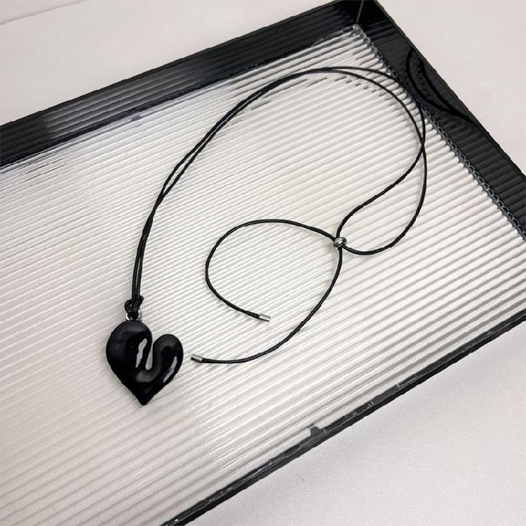 Fashionable Heart Shaped Necklace Irregular Large Heart Pendant Necklace Adjustable for Sweater Fashion Statement
