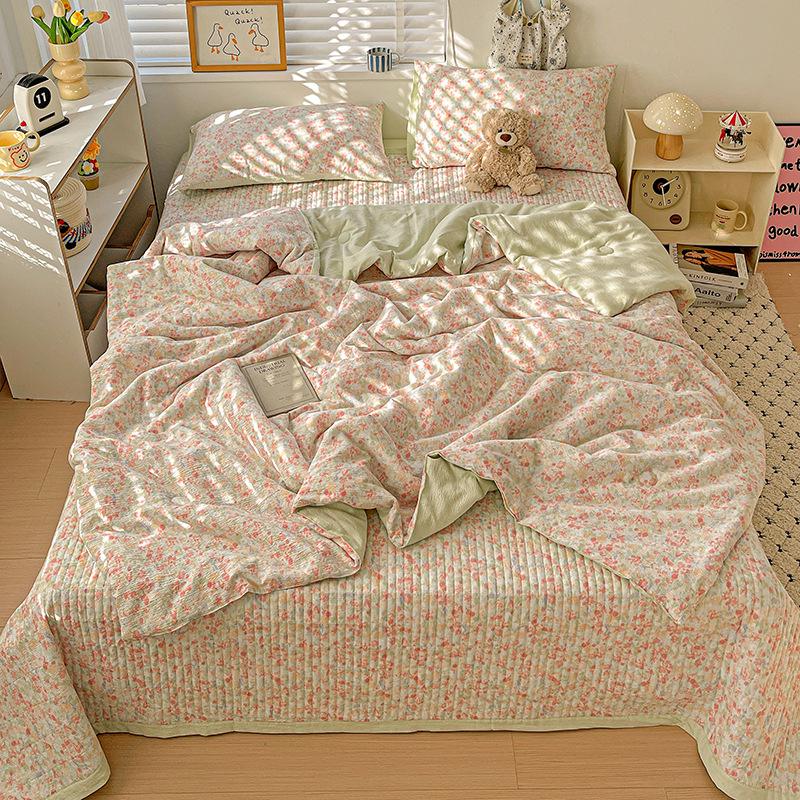 Double-Layer Gauze Summer Comforter Set: Single Piece, Machine Washable, Ideal for Air-Conditioned Rooms, Spring & Summer Use
