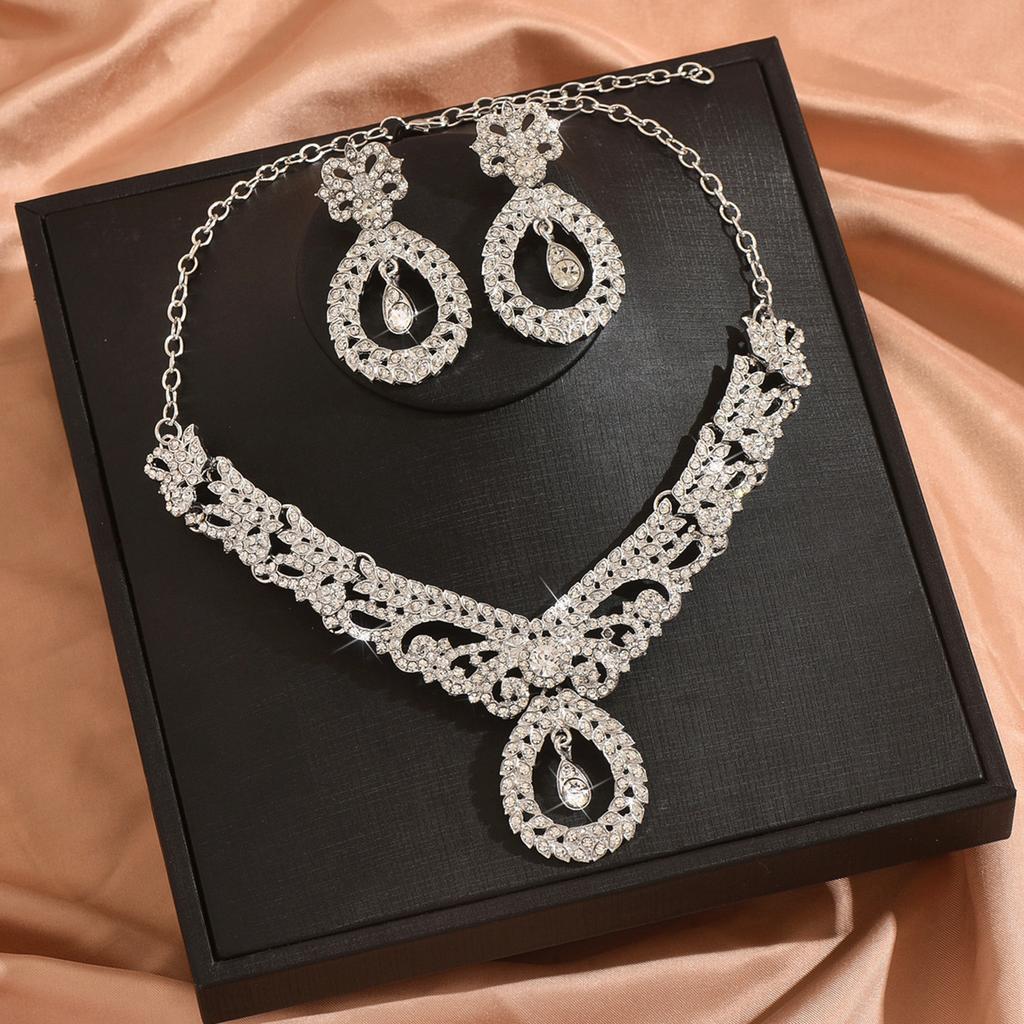 Accessories Exaggerated Retro Necklace Set Female Luxury Crystal Banquet Dress Accessories Collarbone Chain Two-Piece Set