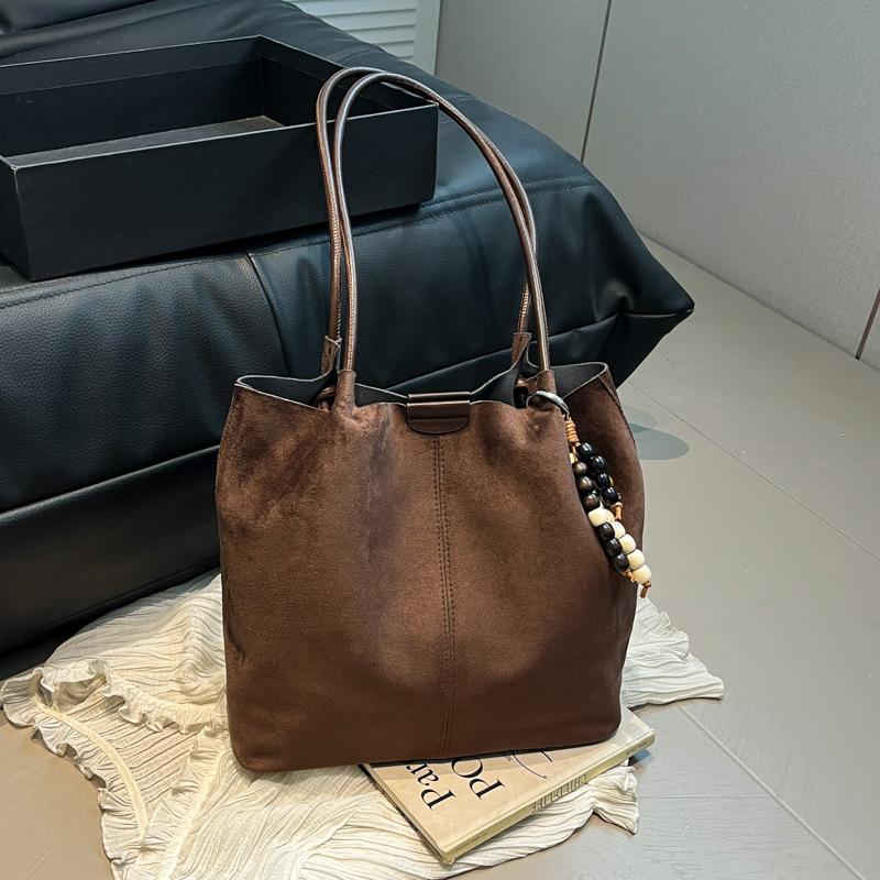 Large-capacity bags women's autumn and winter versatile 2025 new simple shoulder bags are popular this year, textured commuter tote bags