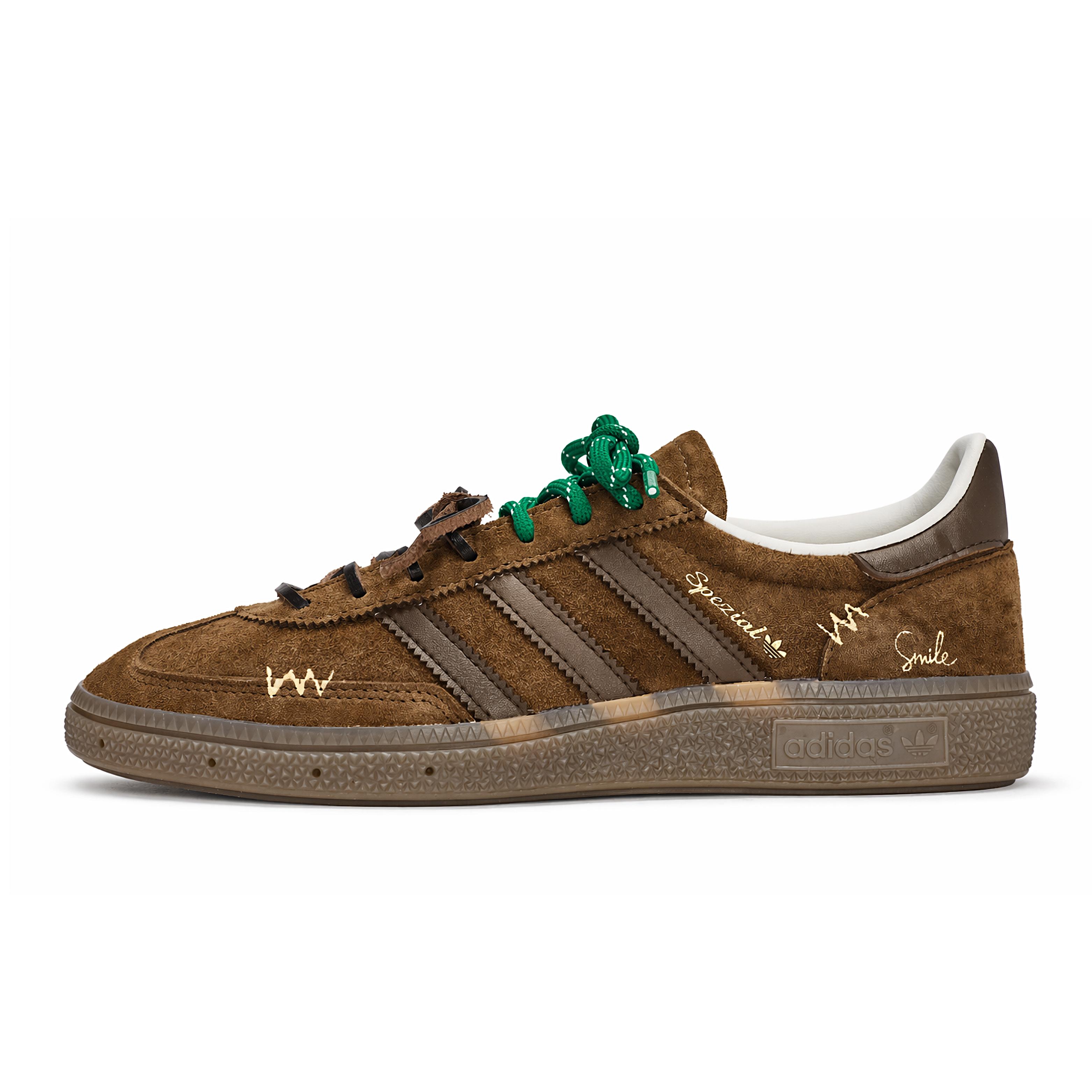 

Adidas Originals HANDBALL SPEZIAL 811 Manufacturing, Rich And Creamy Coffee Low top German Army Trainers Unisex KI5938(Team80-) 43⅓