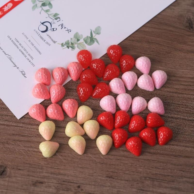 10Pcs Simulation Miniature Strawberry Resin Craft Accessories Handmade 3D Strawberry Decorative Figurine