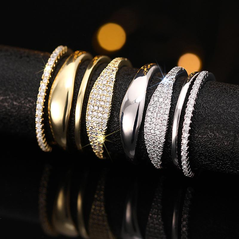 Cao Shi Prosty zestaw pierścionków obrączek z cyrkoniami do układania - Cztery sztuki na zaręczyny lub ślub