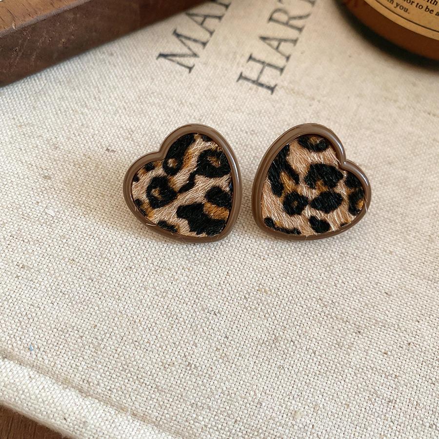 French retro autumn and winter geometric leopard print earrings stud earrings personalized earrings design sense niche
