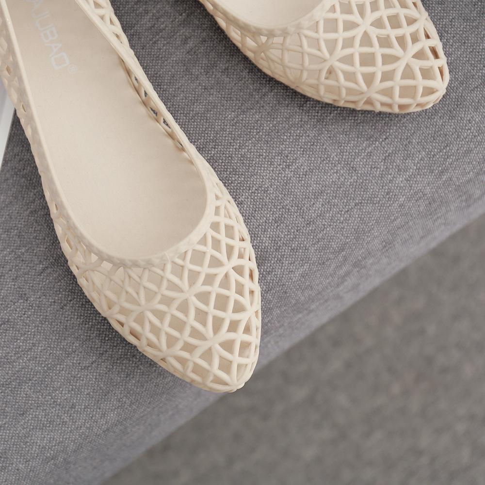 Fashion Sandals Women's Summer Flat 2025 New Versatile Work Shoes Hollow Non-slip Beach Shoes