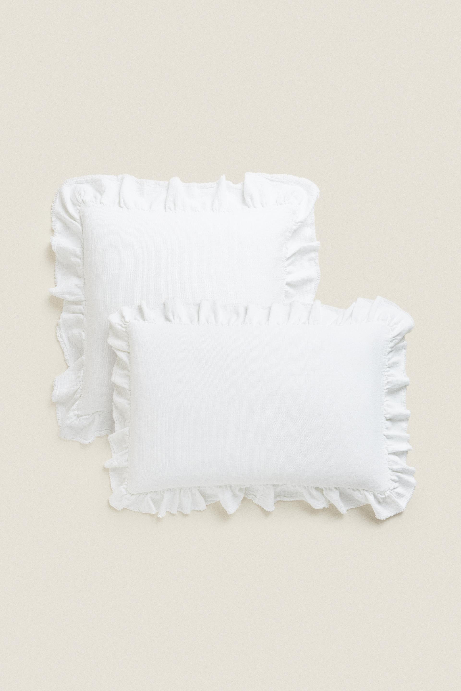 

RUFFLE CUSHION COVER