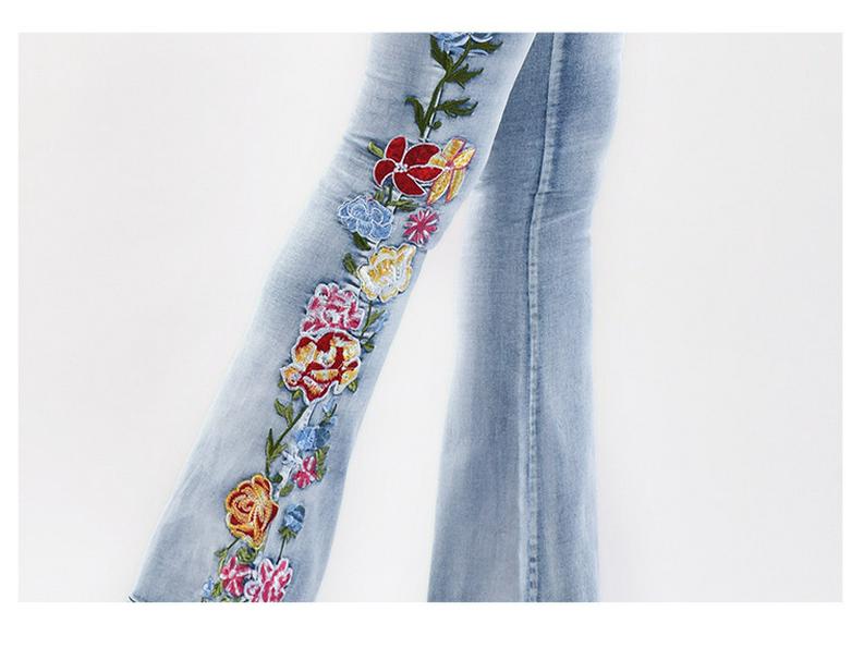 Women's Plus Size 3D Embroidered Flare Jeans