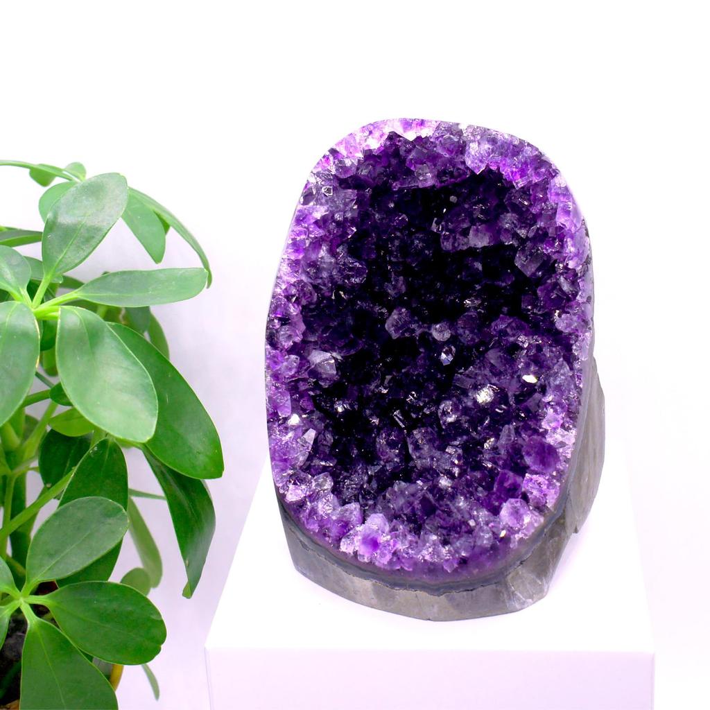 Completely Natural Amethyst Elegant and Carefully Selected Purple Quartz Amethyst for Purification Completely Natural Stone Home Decor Goods Gift