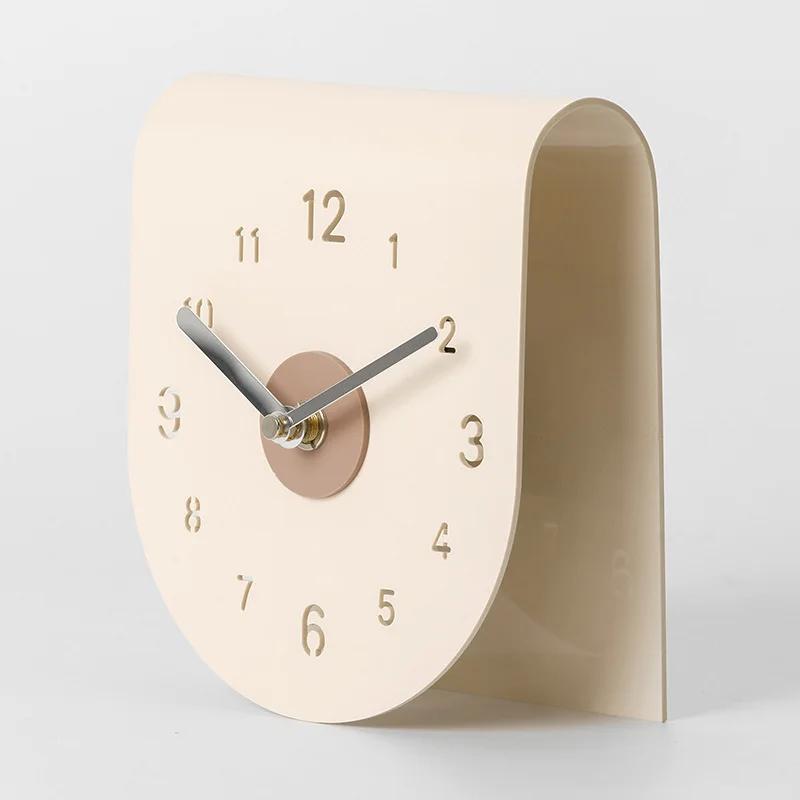 Living room - Simple and elegant, with an artistic style. Desk with clock. Simple artistic desktop clock. Bedroom decoration - H