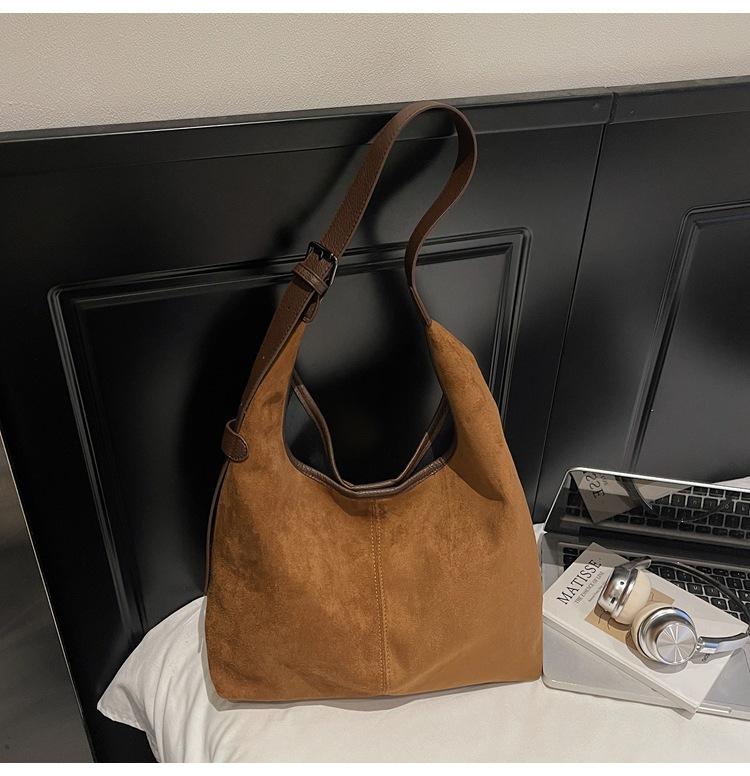 Large Capacity Simple Commuter Tote Bag Women's 2025 Autumn New High-end Casual Trend Shoulder Armpit Bag