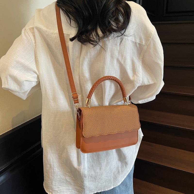 Solid color simple casual versatile portable shoulder bag spring and summer new high value temperament messenger bag women