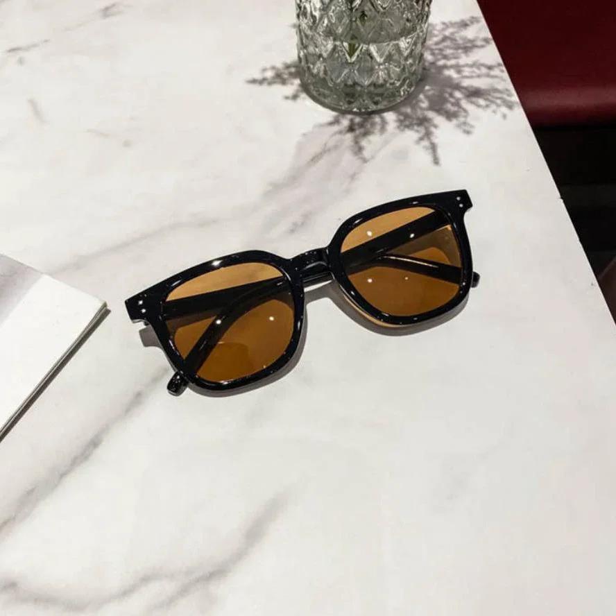 

Fashion Square Sunglasses Female Clear Ocean Lens Shades UV 400 Protection Male Retro Rivets Decoration Orange Pink Sun Spectacles Lentes De Sol