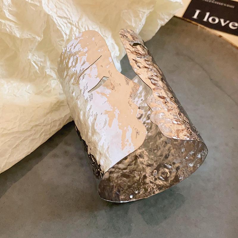 

Exaggerated European & American Metal Bangle: Stylish, High-End Design for Women