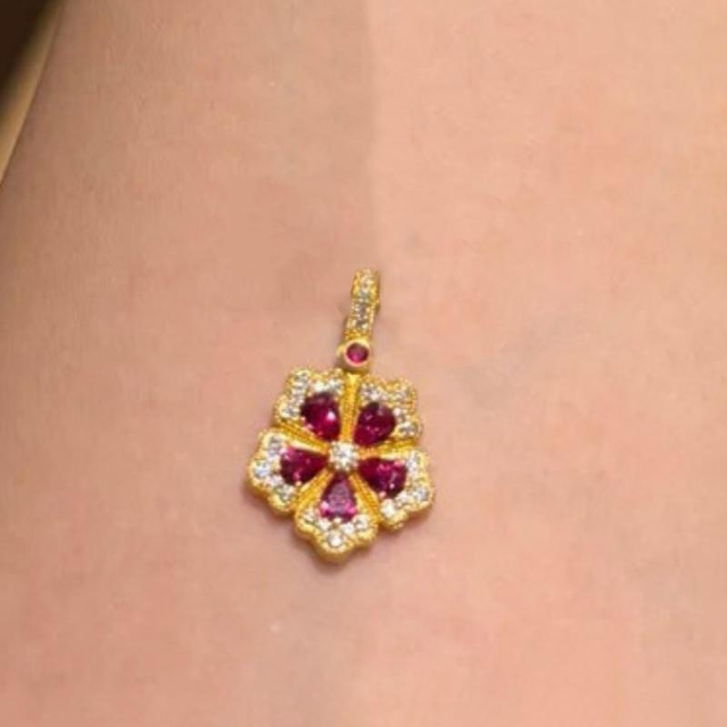 

Classic antique gold craftsm full diamonds red flower necklace women Retro court style light luxury new in accessories