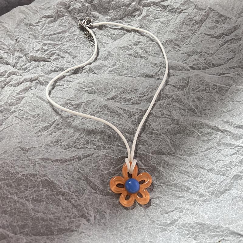 Korean Exquisite Retro Flower Love Heart Beaded Necklace For Women Personality Simple Cool Clavicle Chain Fashion Jewelry