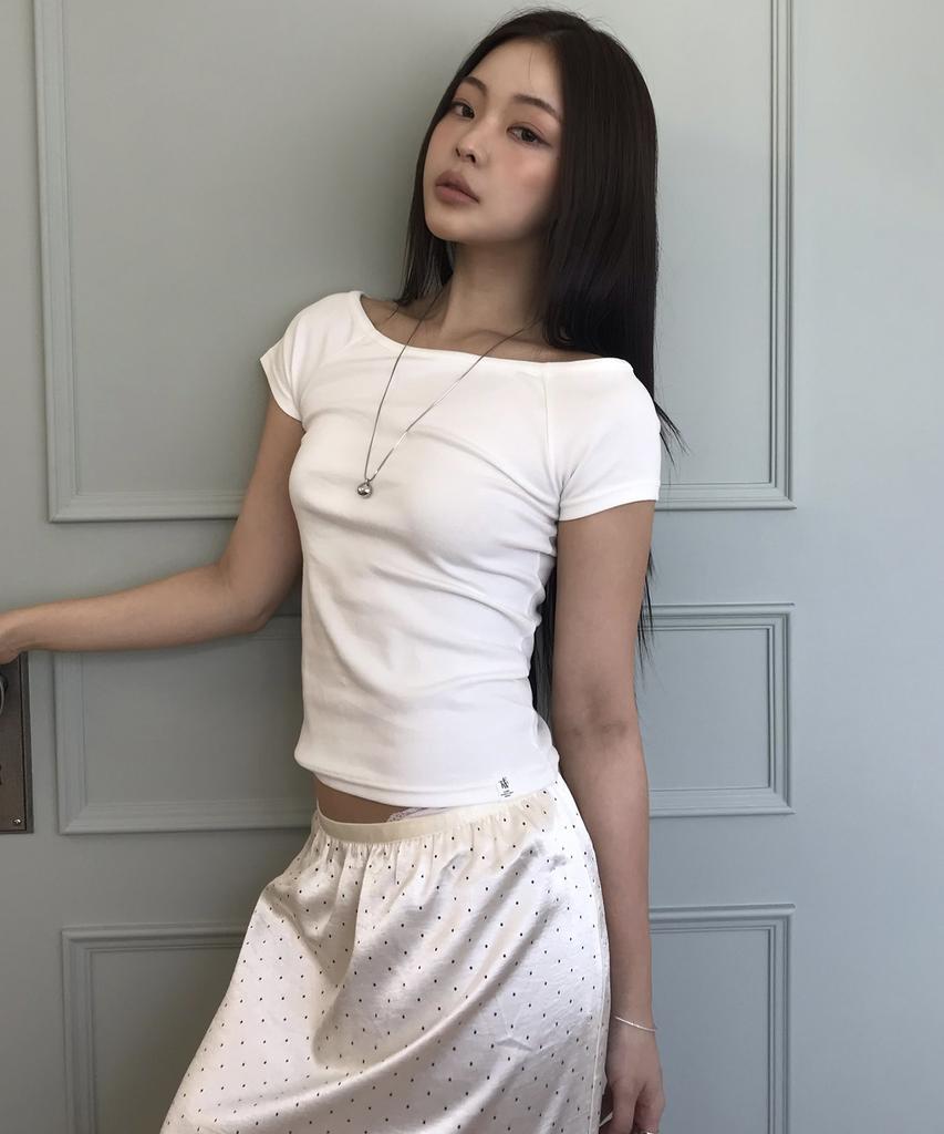 Teuwi Velbo Basic Off-Shoulder Short Sleeve T-Shirt