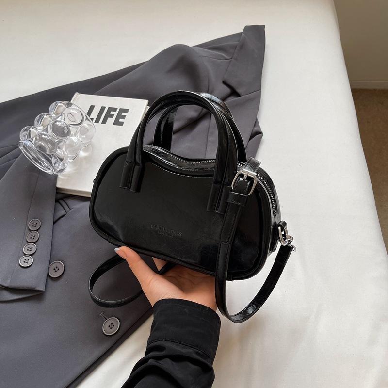 

Популярная в этом году серебряная маленькая женская сумка 2024 года, новая универсальная сумка-мессенджер, высококачественная супер горячая портативная сумка-подушка