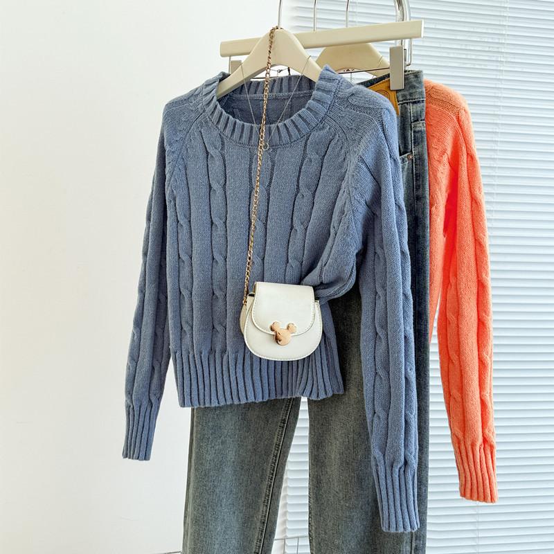 New Autumn and Winter Sweater Women's Retro Twist Short Long-sleeved Round Neck Pullover Bottoming Knitted Sweater Women