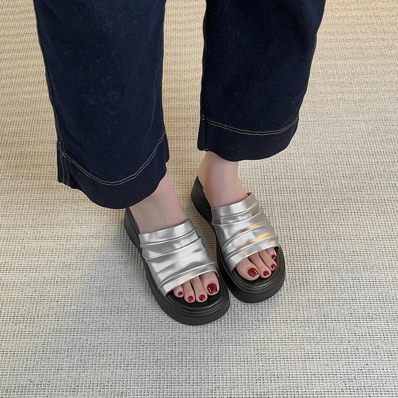 Slack thick-soled Bangkok drag summer new pleated holiday wind outside wear drag women's one-pedal retro soft-soled sandals