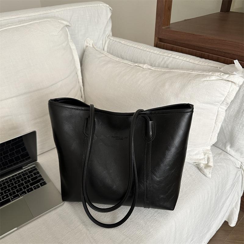 Retro tote bag women's new fashionable simple large-capacity armpit bag casual niche design commuter shoulder bag