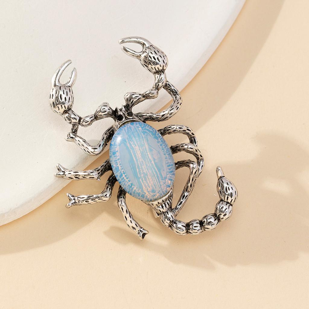 Spilla a forma di scorpione con ciondolo, design con diamanti incastonati, per la moda femminile