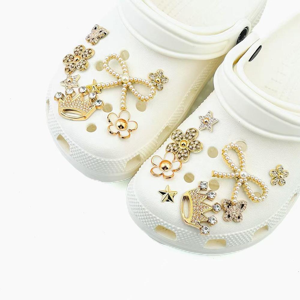 

16/18 ШТ. Літній Модний Набір Підвісок для Взуття Аксесуари для Клогів Пряжка для Взуття Корона Діамант Перлова Ланцюжок DIY Прикраси для Взуття