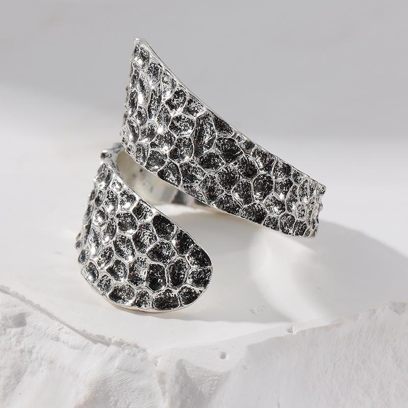 Creative Simple Vintage Opening Adjustable Ring Irregular Hammered Metal CopperColor Ring Banquet Party Accessories Ring