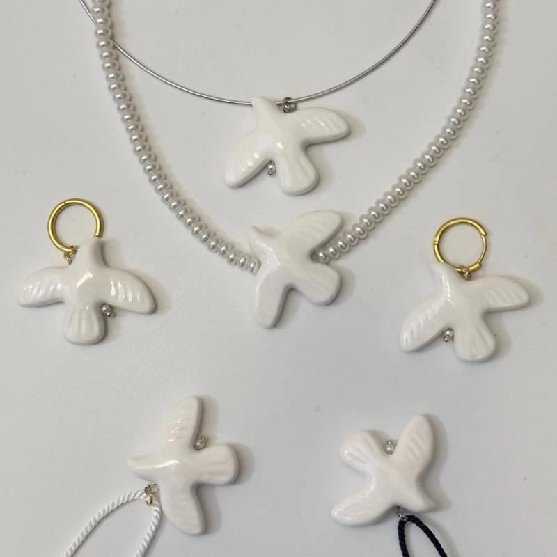 Unique White Doves And Branch Necklace For Daily Outfits Or Special Occasions Seeking A Touch Of Vintage Charm
