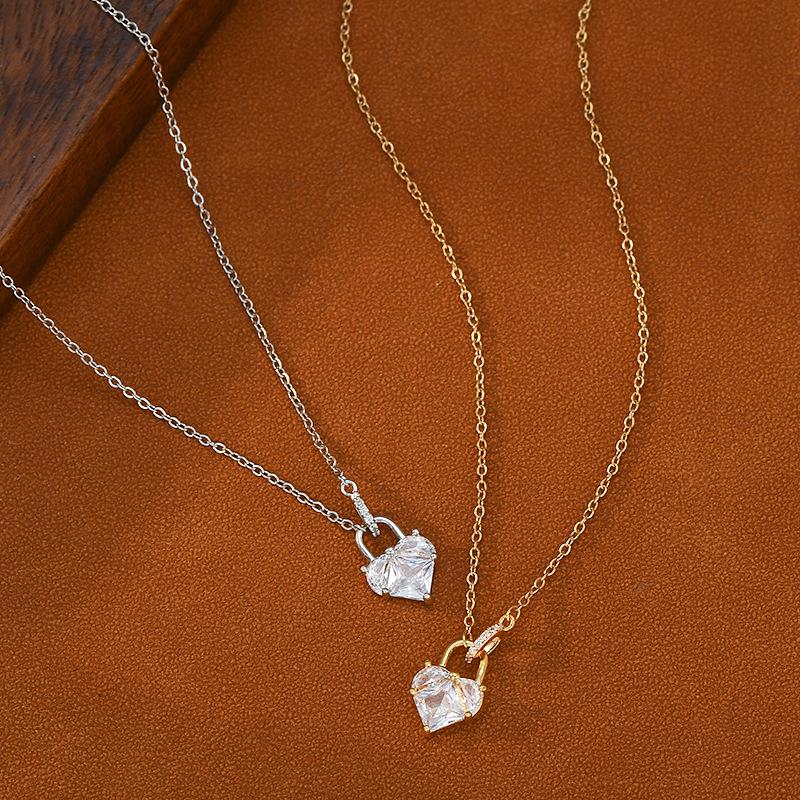 Necklaces Zircon Temperament Collarbone Chain Love Pendant for Women Charms Fashion Vintage Pendant Jewelry Popular Accessories