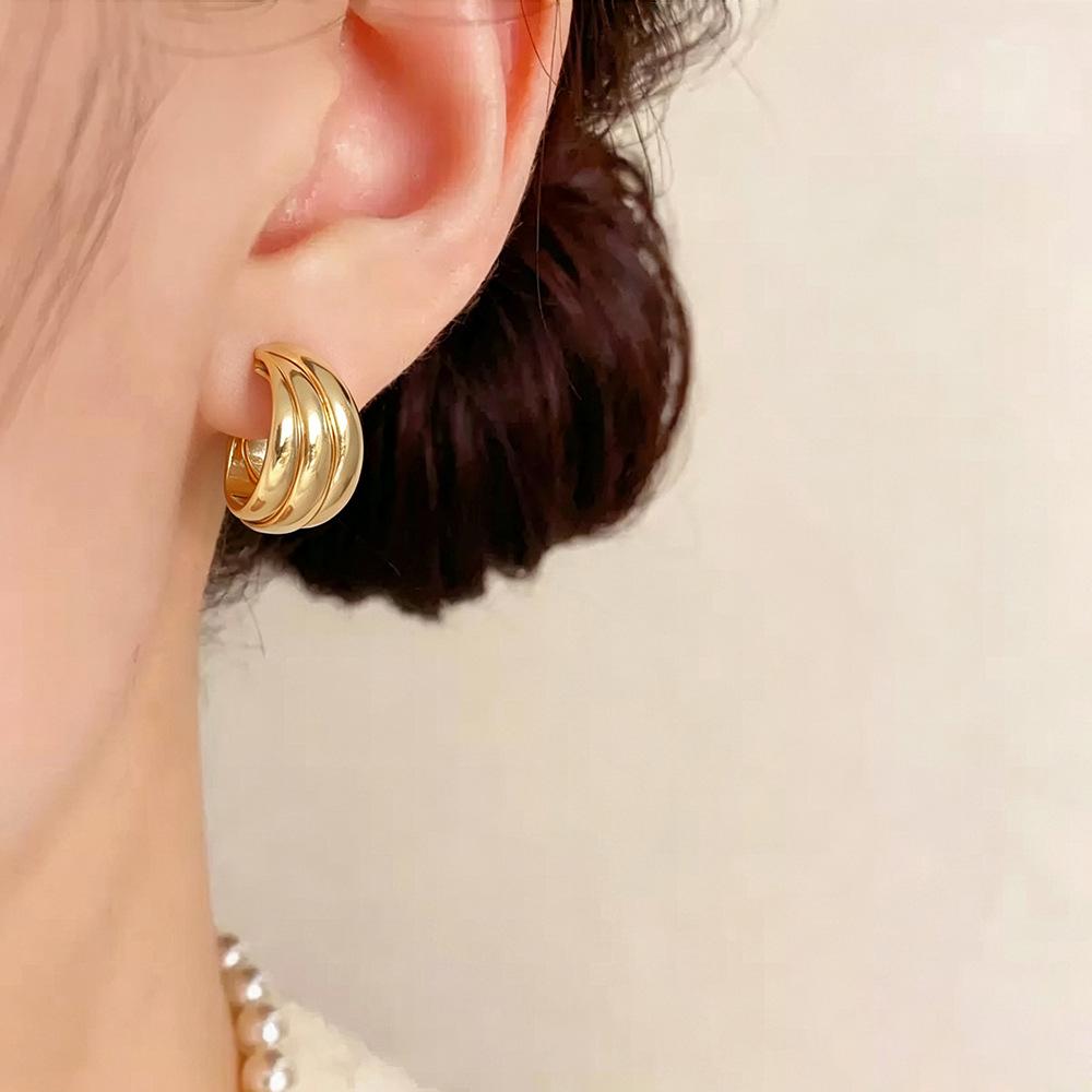 Retro Luxury Multi-Layer C-Shaped Earrings: Versatile, Bright, Hollow Design for Women