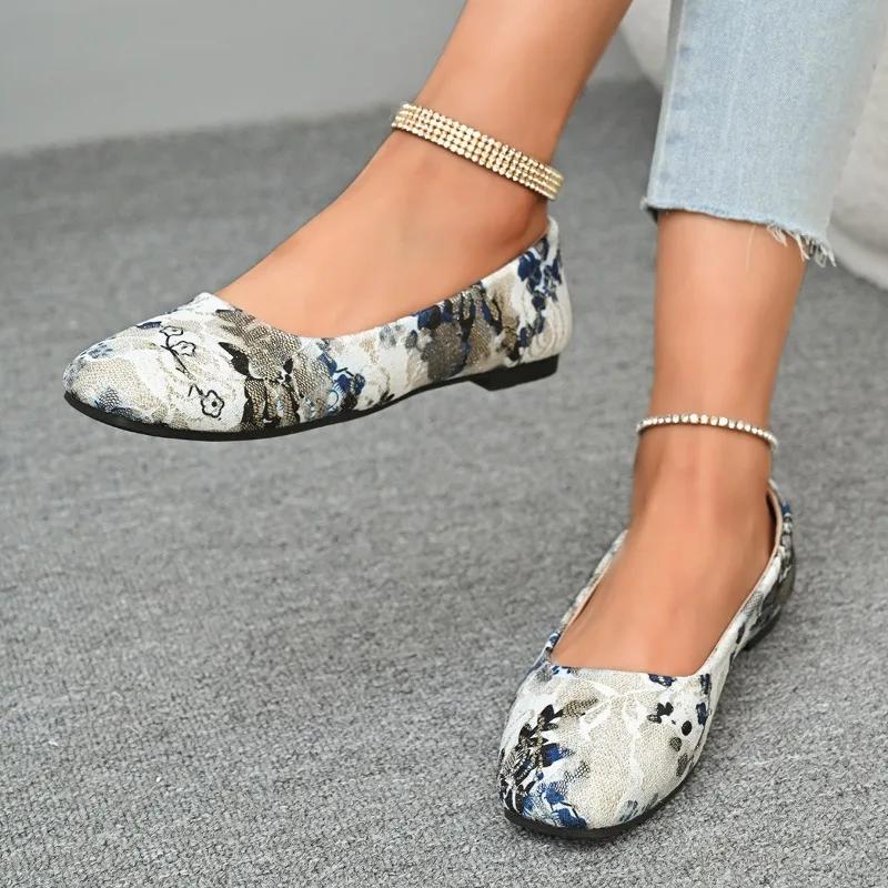 Fashion 2025 Ladies Retro Footwear Flower Embroidery Hollow Out Breathable Lightweight Large Size Flat Casual Shoes
