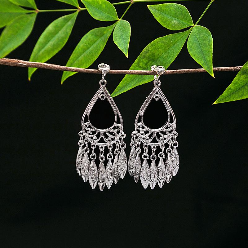 Ethnic Miao Silver Tassel Ear Clip - No-Piercing Retro Metal Earring for Women