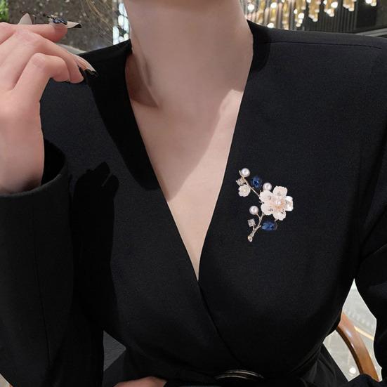 Mother Day Brooch with Strong Pin Design Imitation Pearl Cubic Zirconia Inlay Flower Shape Sweater Badge