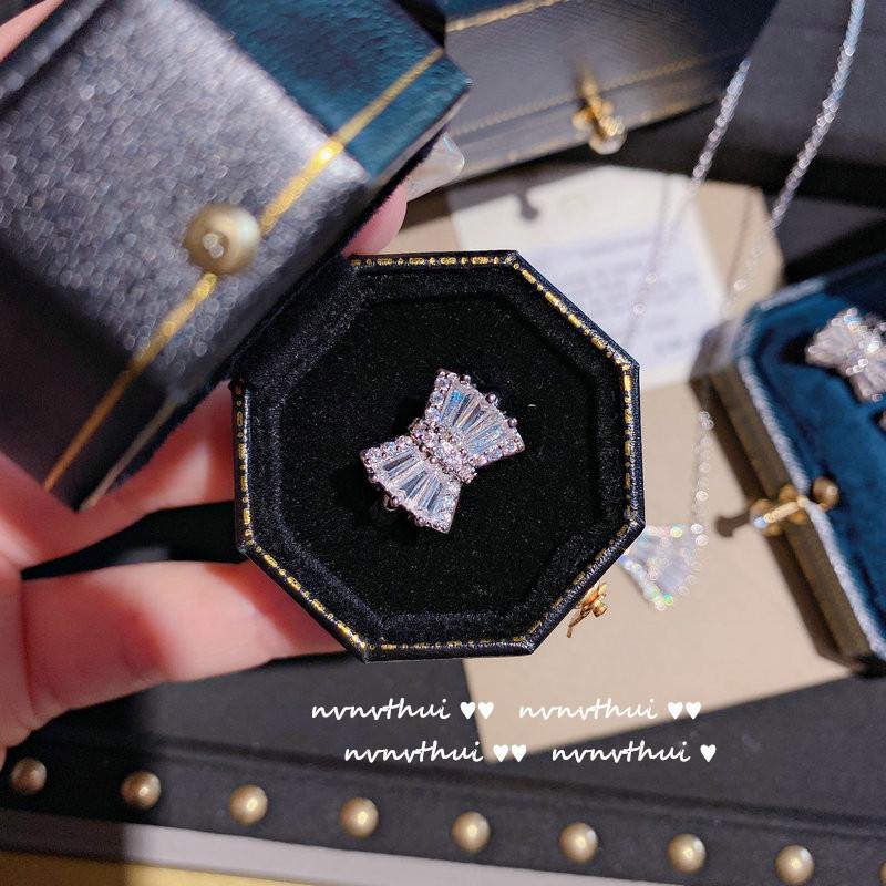 

Bright Three-Dimensional Bow Gemstone Earrings, Plated With 18K Gold Ladder Square Zircon Half Bow Full Diamond Earrings Necklace.