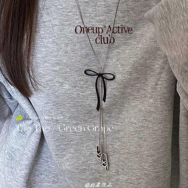 Bohemian Ethnic Style Long Bow Metal Necklace with Vintage Distressed Pendant (2025)