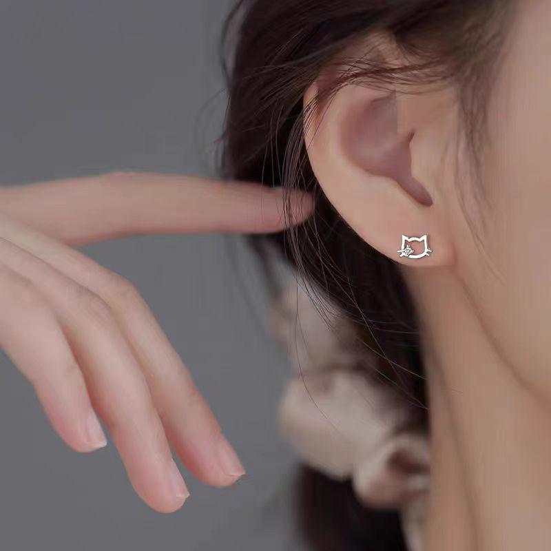 Hello Kitty Single Diamond Hollow Cat Ear Stud Earrings for Women - No Removal Needed