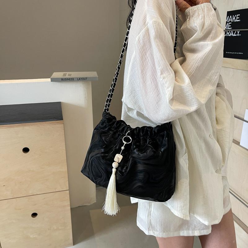 New Temperament and Fashionable Design One-shoulder Crossbody Fashionable Solid Color Retro Draw Chain Texture Crossbody Bag
