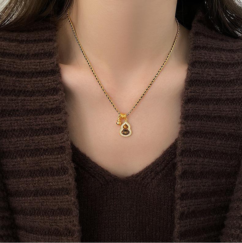 Maillard Tiger Eye Bead Round Pendant Necklace - Retro Casual Style Sweater Chain, Simple and Versatile.