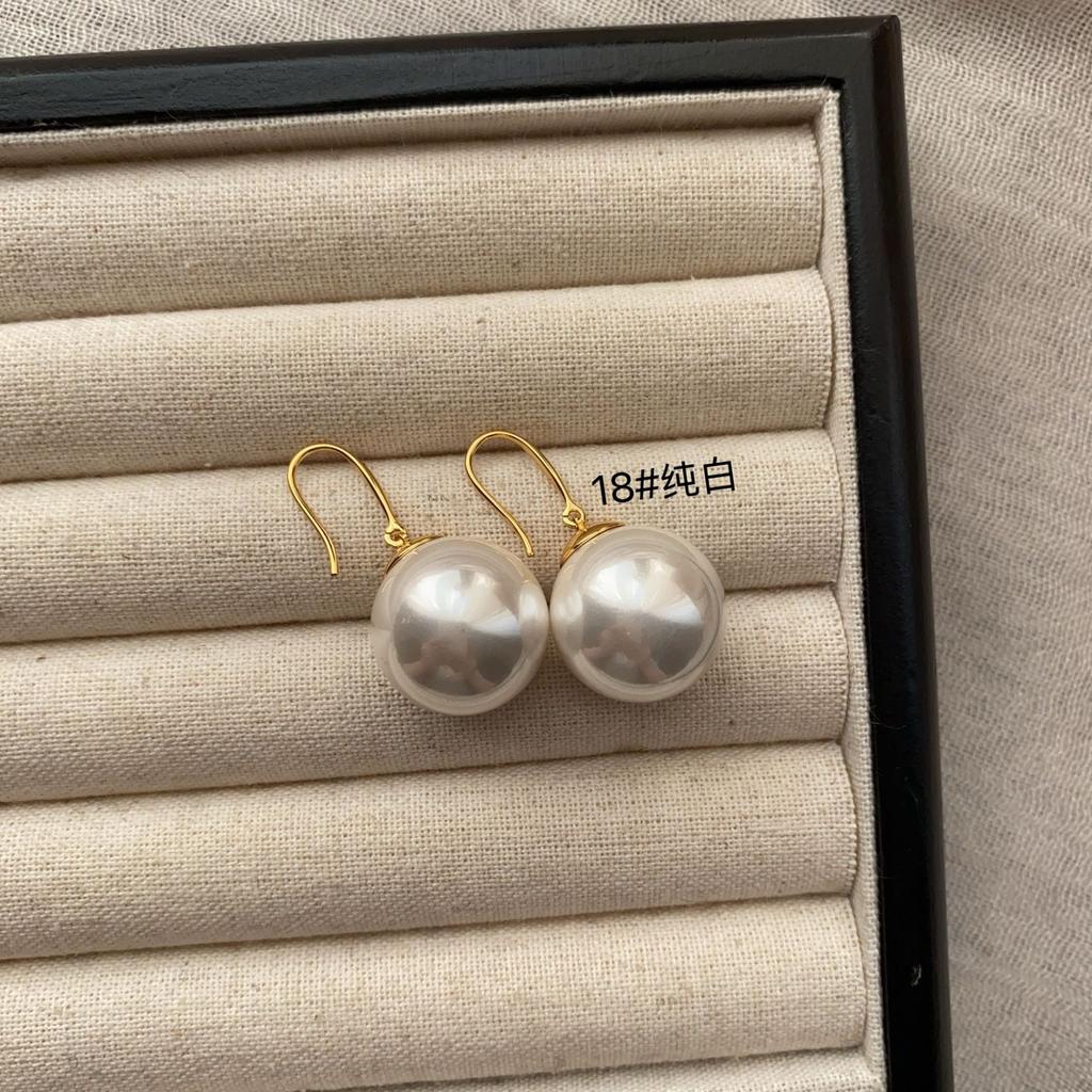 Multi-color highlight pearl stud earrings classic simple commuting light luxury temperament versatile high-end elegant earrings