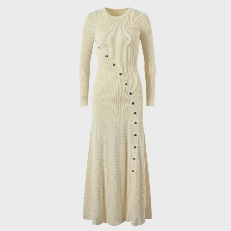 Elegante Vestido Suéter de Manga Larga con Botones Metálicos Oblicuos