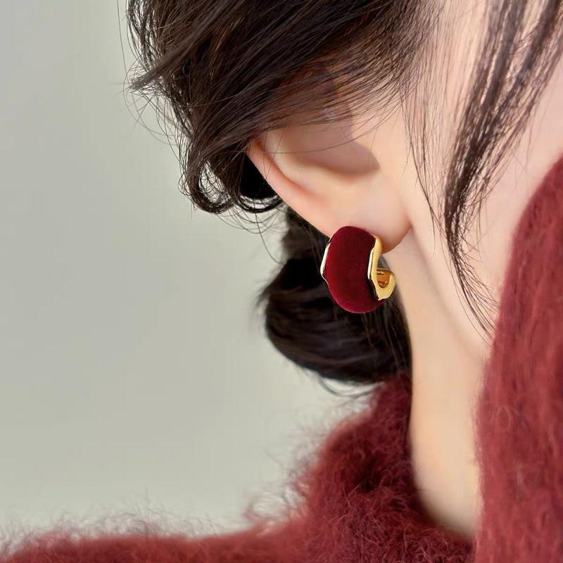 Red Retro Velvet Coco Style Stud Earrings - Chic & Versatile for New Year