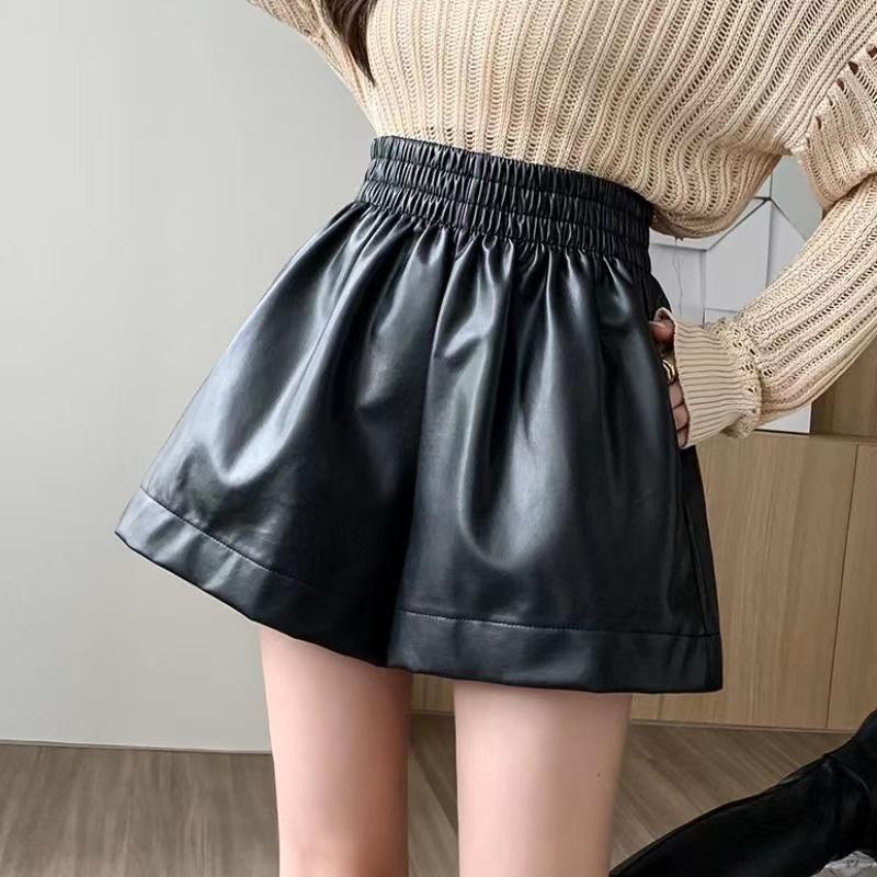 Damen Herbst 2026 Oberbekleidung High Waist A-Linie Schlankmachend Weiter Bein PU-Leder Shorts Kaffee Mini-Shorts Vielseitig Schlank Geschnitten Heße Shorts
