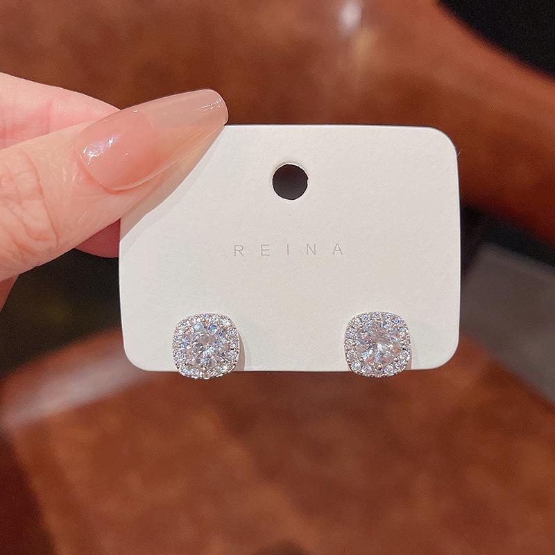 Orecchini a Bottone in Argento 925 con Zircone e Perla a Fiocco - Design Coreano Retro di Alta Gamma