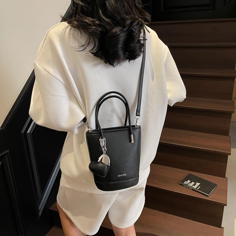 New Fashion Handbag Women's Casual Versatile Commuter Solid Color Shoulder Messenger Bag