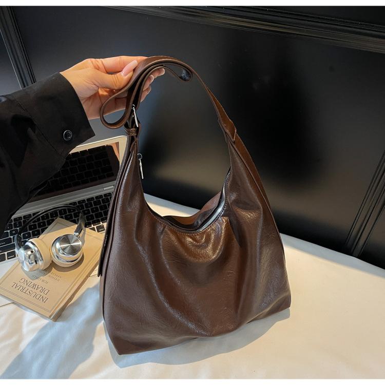 Premium texture large-capacity bag women's 2025 autumn and winter new Maillard relaxation casual shoulder tote bag