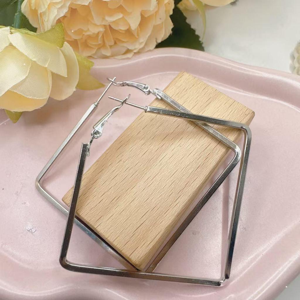 European & American Fashion Rhombus Square Earrings - Bold, Exaggerated Studs with a Stylish, Confident Flair for Women