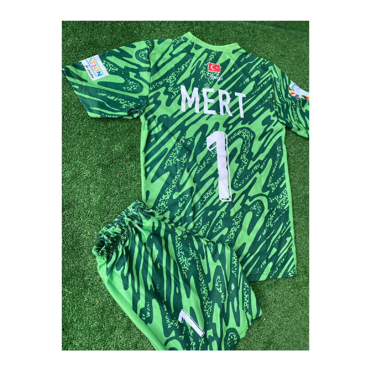 

Детская майка голкипера Mert Gnok 1 Trkiye с шортами (с носками в подарок) 5-6 Yaş зелёный