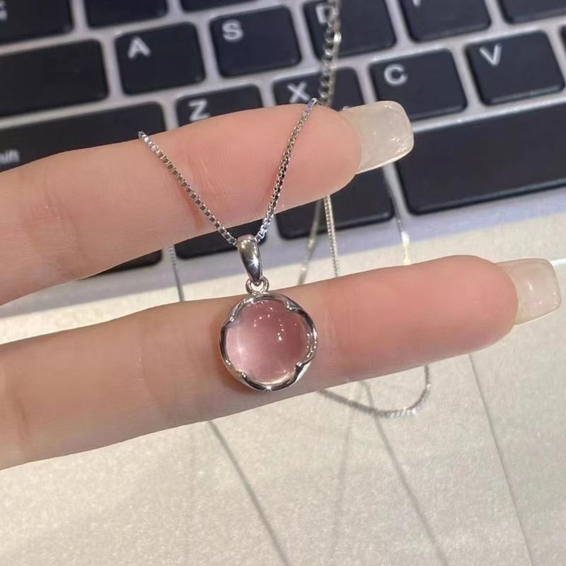Chalcedony Round Pendant Necklace 1Pcs Fashion Hypoallergenic Short Clavicle Chain for Women Daily Wear Birthday Gift